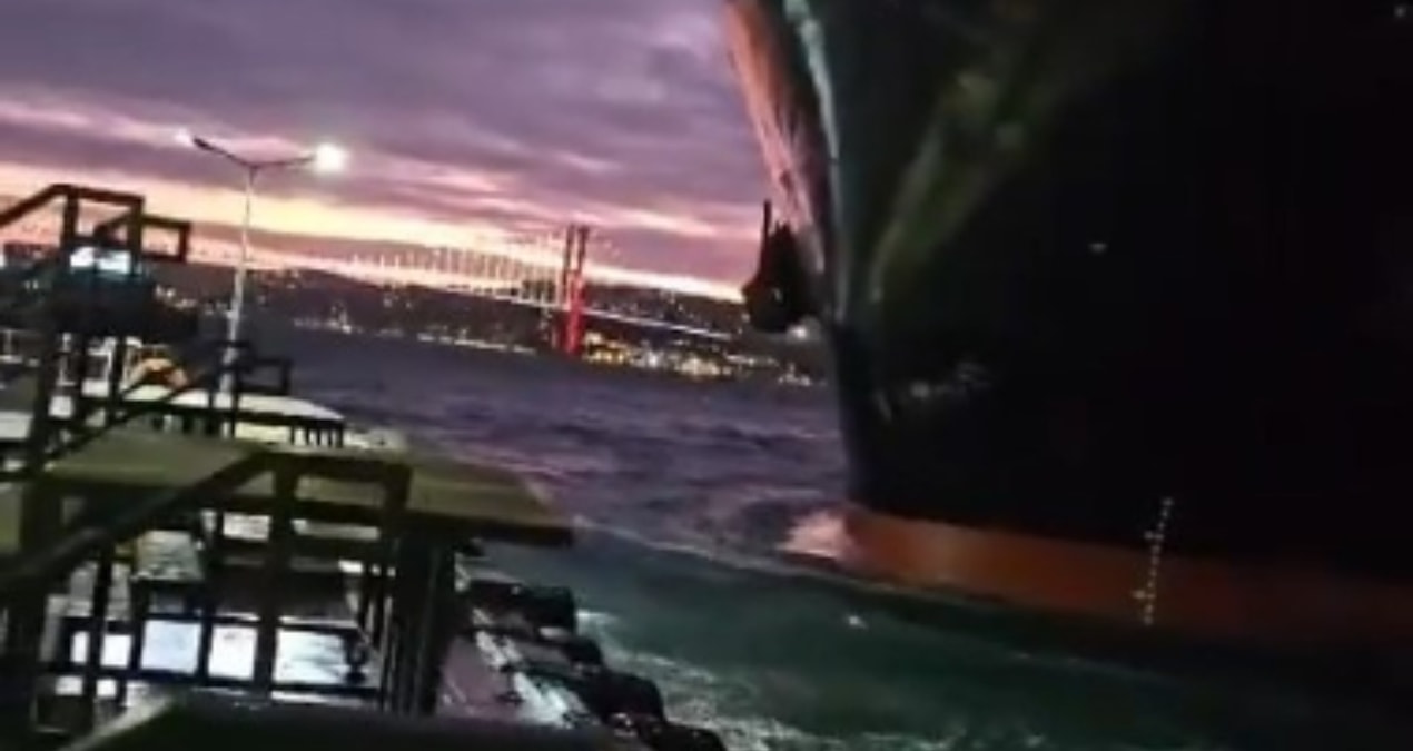 Gündemden Son Bilgiler: Beşiktaş'ta faciadan dönüldü! İskeleye çarpmaktan saniyelerle kurtuldu - Haberleri | İ