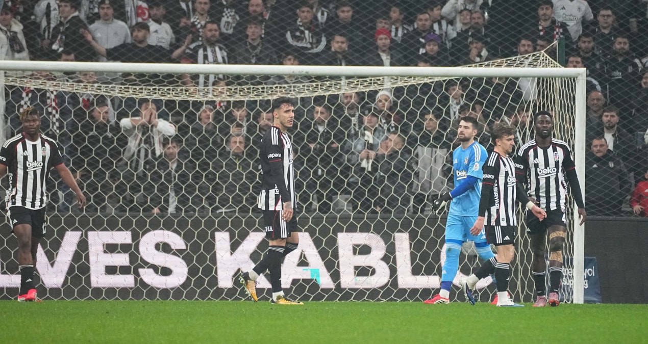 Son Gelişme: Beşiktaş taraftarından Alanyaspor maçında Ersin Destanoğlu'na tepki - Son Dakika - Son Dakika Bil