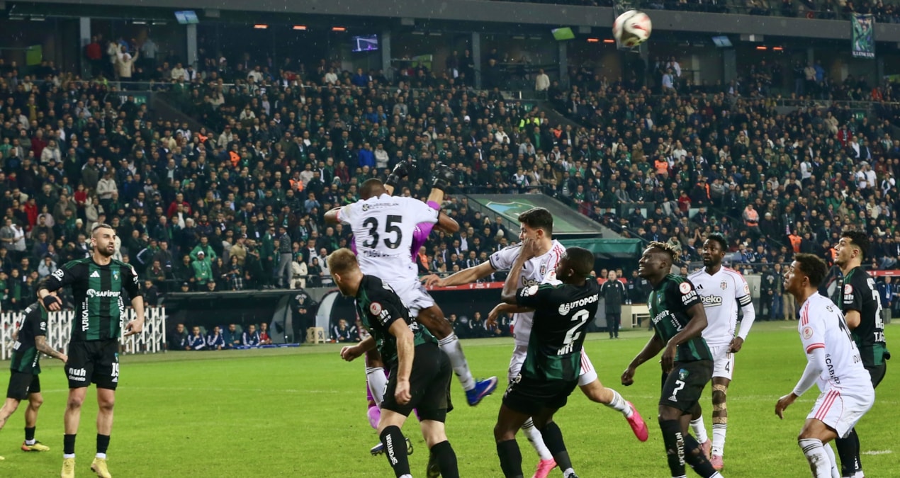 Gündemden Son Bilgiler: Beşiktaş Türkiye Kupası'nda puanı son dakikada kurtardı! 2 penaltı, 2 gol, 1 kırmızı k