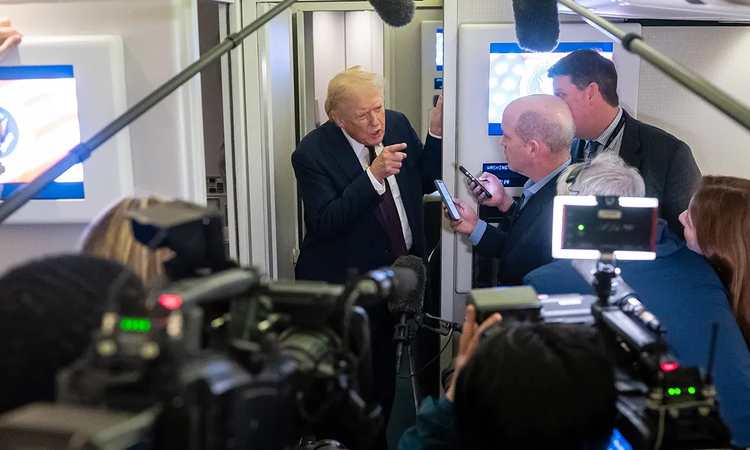 Beyaz Saray, Air Force One'da CNN yerine Real America's Voice'u görevlendirdi