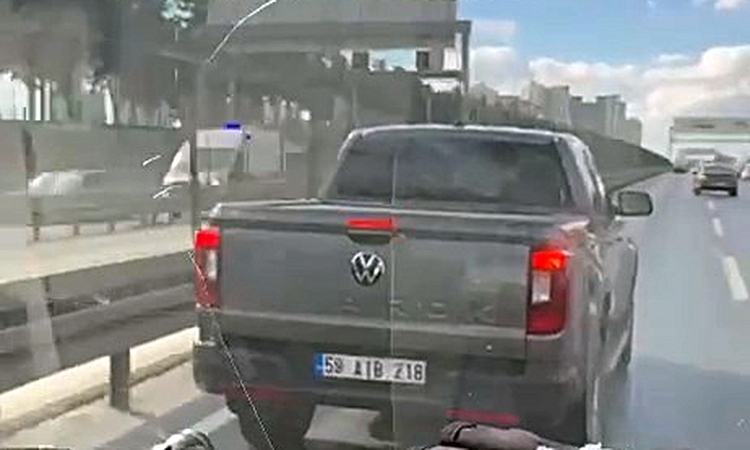 Beylikdüzü'nde ambulansa yol vermeyen sürücü yakalandı, 46 bin lira ceza kesildi ve Merak Edilenler