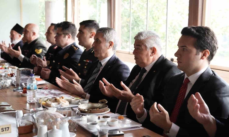 Beypazarı'nda Gaziler Haftası programı çelenkle resmen start aldı, gaziler protokolle buluştu