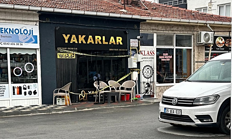 Bıçaklı kavgada öldürüldü; ağabeyi ve 2 şüpheli gözaltında: Gelişmeler Takip Ediliyor