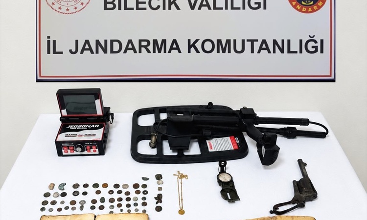 Bilecik Bozüyük'te 51 sikke ele geçirildi, tarihi eser şüphelisi yakalanarak gözaltına sevk edildi - Son Dakik