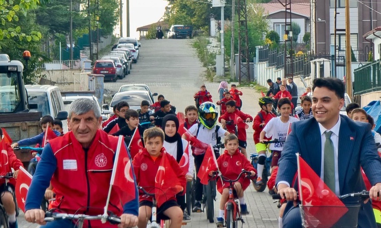 Bilecik Pazaryeri'nde Cumhuriyet'in 103. yılı için bisiklet turu yapıldı - Son Dakika Bilgileri