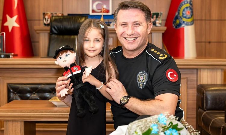 Dolphin Police Doll Gift to Veteran's Daughter in Bilecik - Breaking News