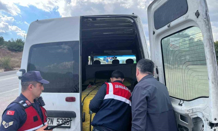Bilecik'te jandarma 14 noktada göç denetimi yaptı, 3 aranan şahıs yakalandı