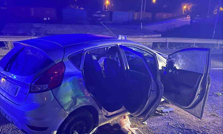 Bilecik'te otomobilin bariyerlere çarptığı kazada 5 kişi yaralandı