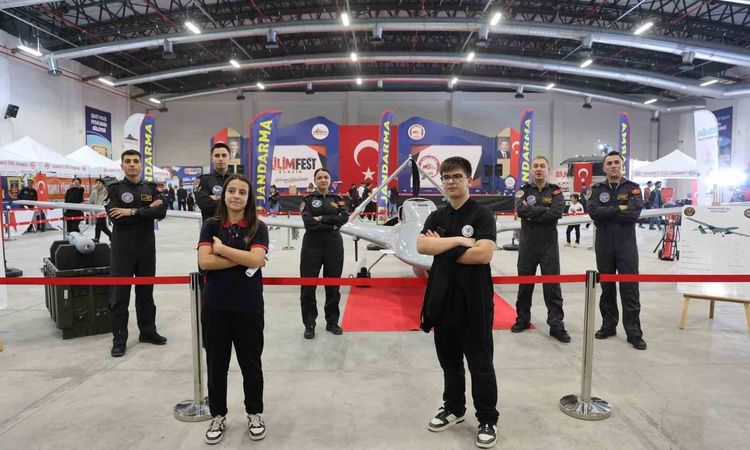 BilimFest Elazığ'da sergilenen Bayraktar TB2, ortaokul öğrencisini sevindirdi: Gelişmeler Takip Ediliyor