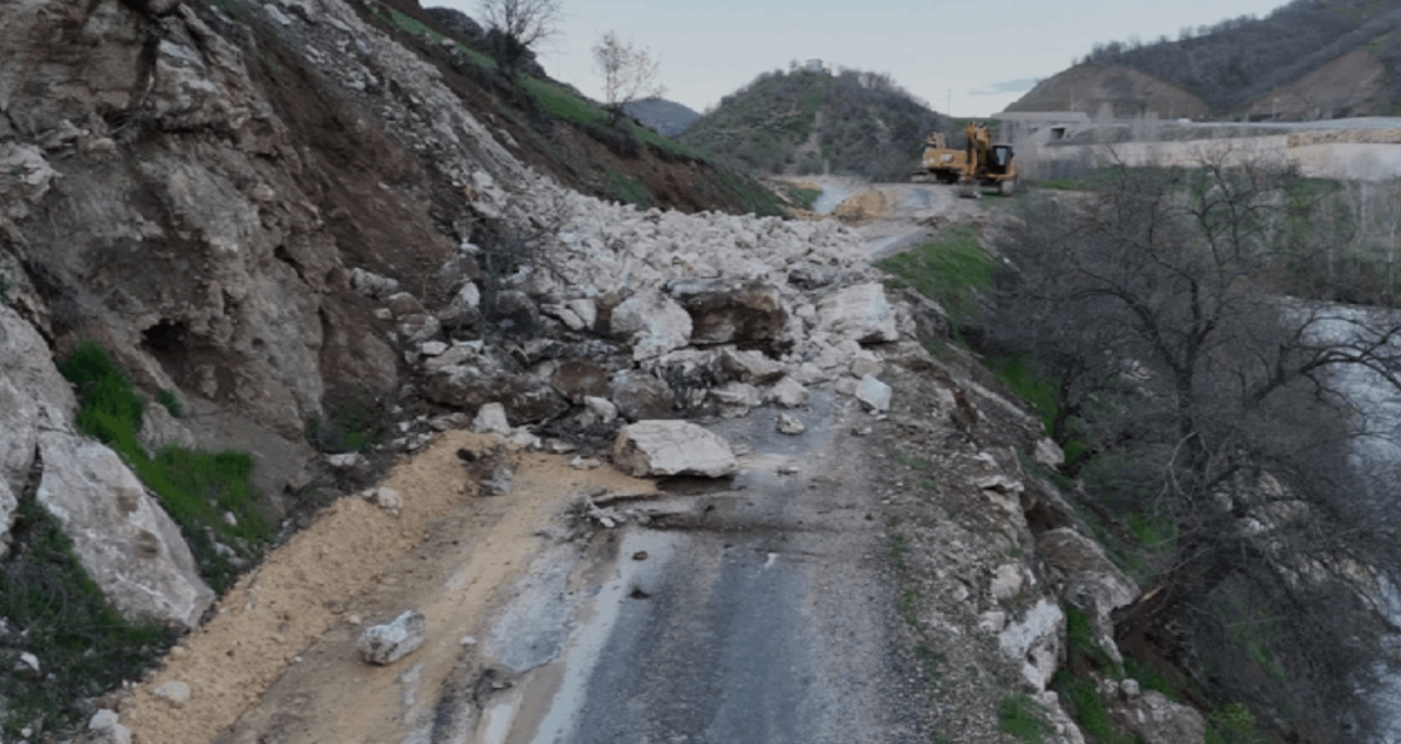 Bingöl’de heyelan nedeniyle yol ulaşıma kapandı - Haberleri