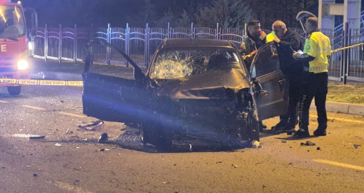 Gündemden Son Bilgiler: Bingöl'de takla atan otomobildeki 2 kişi yaralandı - Son Dakika ve Merak Edilenler