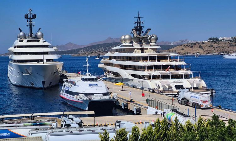 Two luxury yachts anchored in Bodrum took a total of 615 tons of fuel - Last Minute