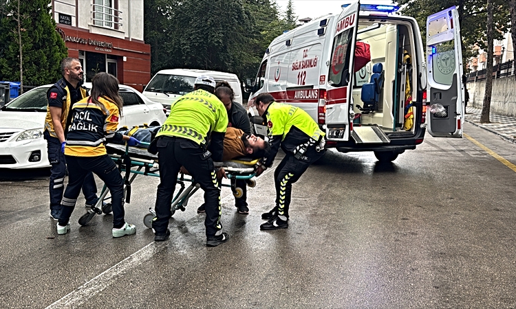 Bolu'da devrilen motosikletteki 2 kişi yaralandı