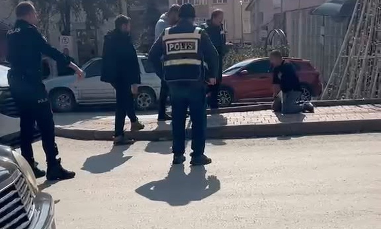 Bolu Gerede'de elinde bıçakla bağıran şahıs polis tarafından ikna edildi - Son Dakika Bilgileri