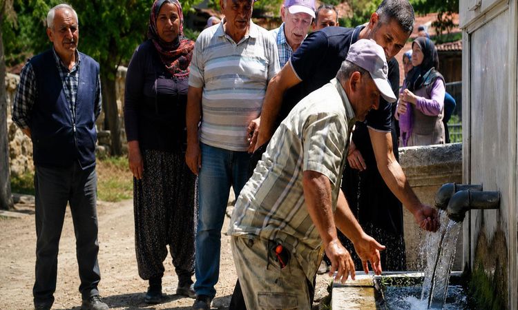 Sıcak Gündem: Bolu'da köylüleri isyan ettiren uygulama: Kendi imkanlarıyla yaptıkları su hattına sayaç takıldı