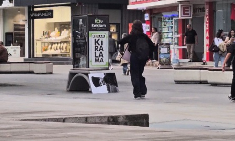 Bolu'da üniversite öğrencileri Atatürk portresini ters koyarak sosyal deney yaptı - Son Dakika Bilgileri
