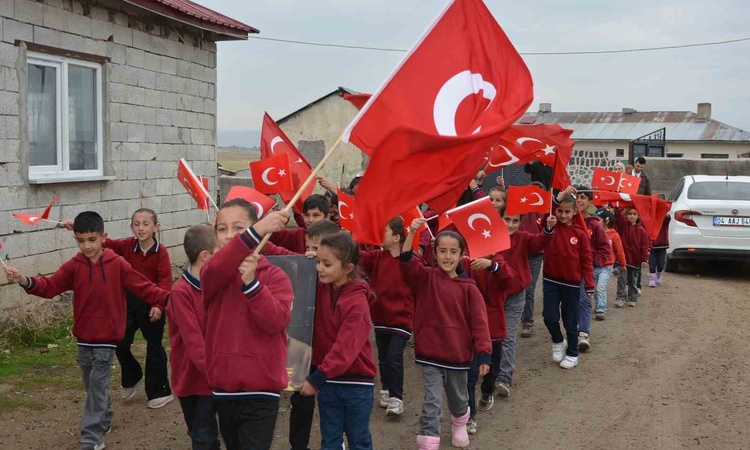 Bozoğlak Çavuşlu Köyü İlkokulu'nda Cumhuriyet'in 103. yılı yürüyüşle kutlandı | İşte Tüm Ayrıntılar
