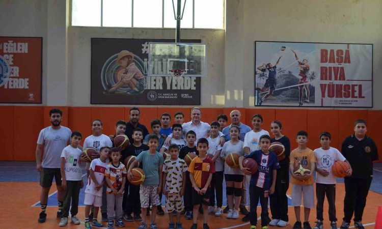 Ayrıntılar Netleşti: Bulanık’ta yaz spor okulları öğrencilerine Kaymakam Koşansu’ndan moral ziyareti - Haberle