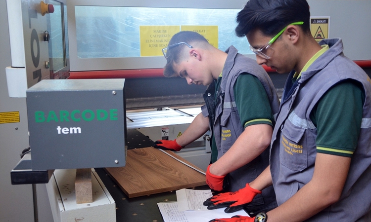 High school students in Bursa learn a profession and earn money during the holidays - Last Minute