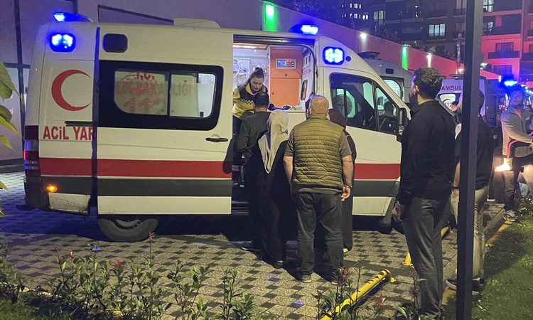 Bursa Nilüfer'de 8. kattaki daire yangını söndürüldü, 19 kişi tahliye edildi ve Merak Edilenler