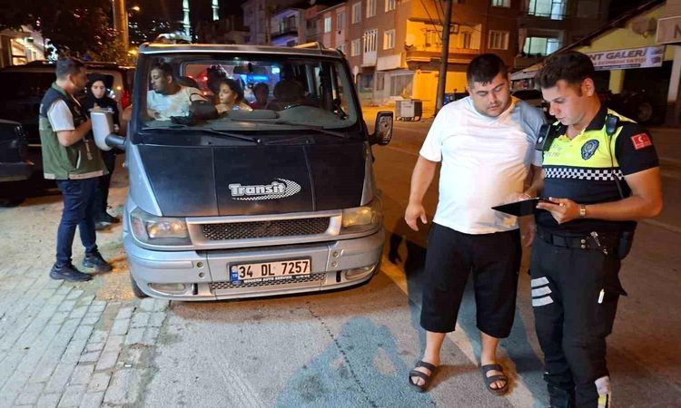 Ayrıntılar Netleşti: Bursa polisinden 'Huzur' uygulaması: 1 kişi ele geçirildi, 24 sürücüye ceza yazıldı - Son