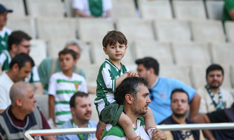 Gündemden Son Bilgiler: Bursaspor ile Shakhtar Donetsk 0-0 Berabere Kaldı - Son Dakika: Gelişmeler Takip Edili