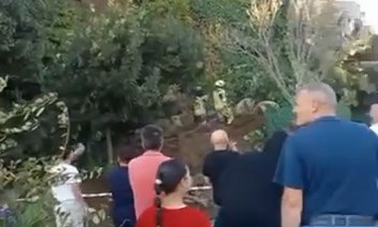 Son Gelişme: Büyükçekmece'de Toprak Kayması: Mahsur Kalanlar İçin Kurtarma Çalışması - Haberleri | İşte Tüm Ay