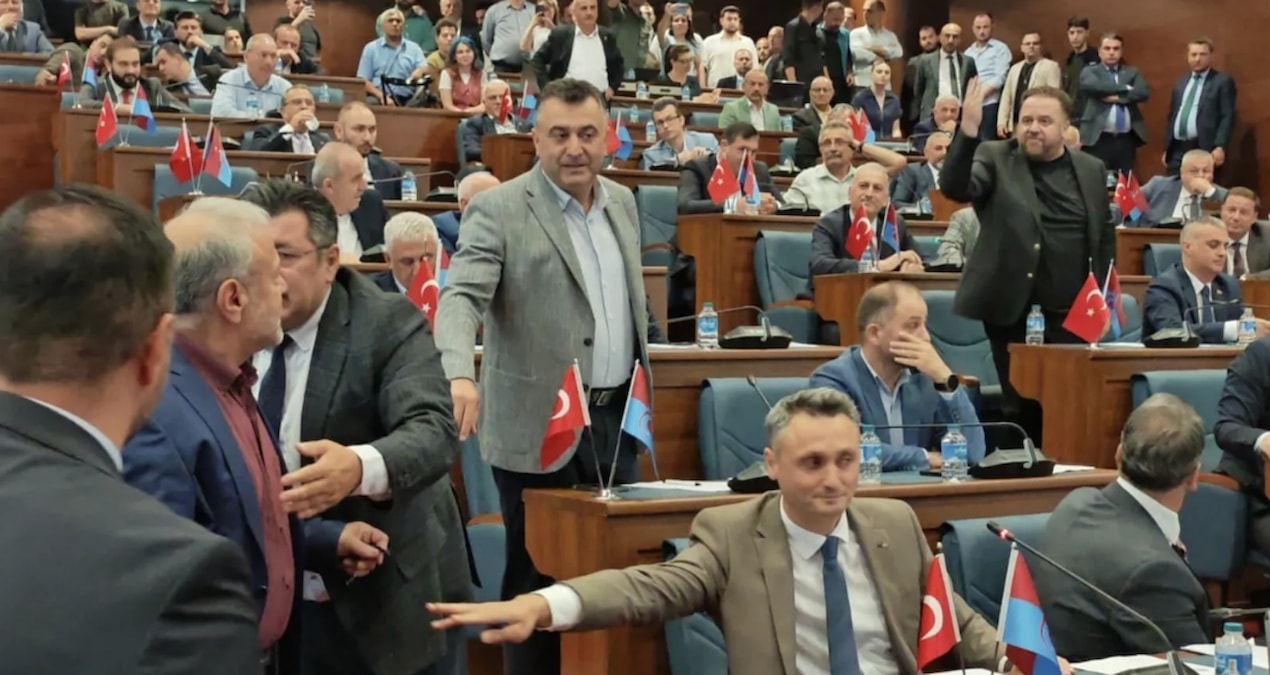 'Apology' crisis in the metropolitan municipal council: CHP group left the meeting - Last Minute