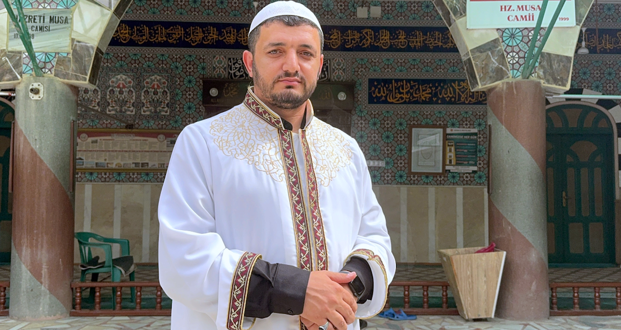 Ayrıntılar Netleşti: Camide kalp krizi geçirdi, imamın kalp masajıyla hayata döndü - Haberleri
