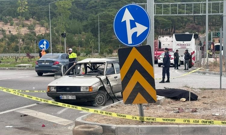 Çanakkale Ayvacık'ta otobüsle çarpışan otomobildeki 2 kişi yaşamını yitirdi - Son Dakika Bilgileri