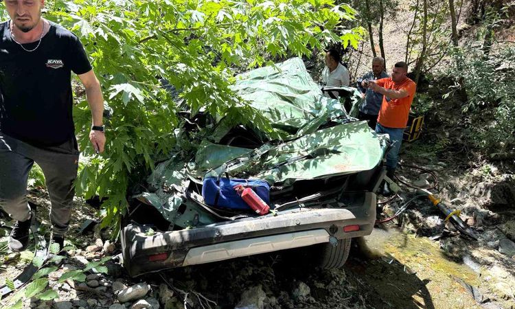 Two dead after vehicle plunges into streambed in Çanakkale