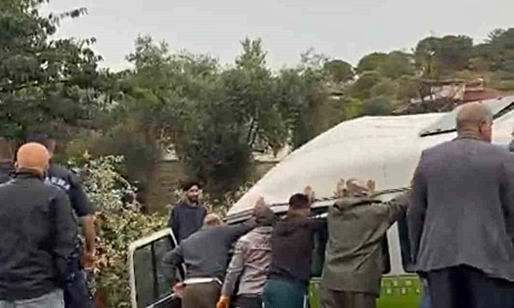 Çanakkale Gökçeada'da minibüs devrildi, sürücü yaşamını yitirdi, 2 kişi yaralandı - Son Dakika Bilgileri