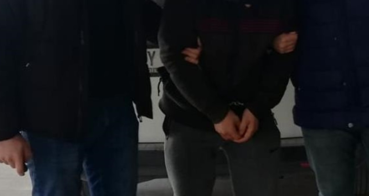 Gündemden Son Bilgiler: Çanakkale'de silahlı 'tehdit' paylaşımı yapan lise öğrencisine gözaltı - Son Dakika |
