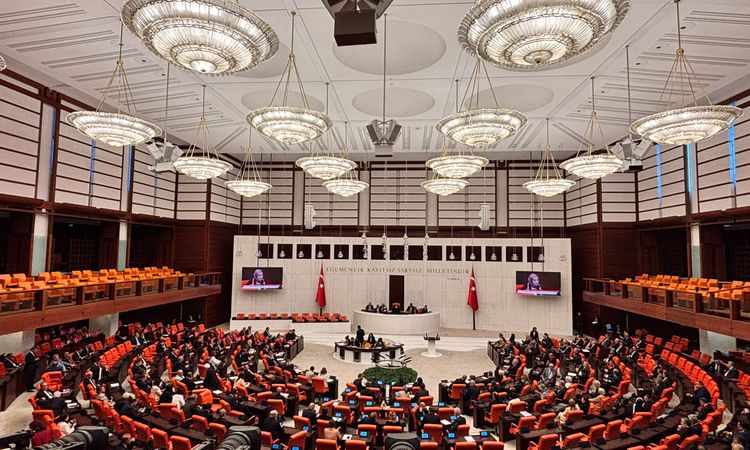 “Çerçeve Yasa” teklifi TBMM Genel Kurulu’nda... Muhalefetten usul, hukuk ve demokratikleşme eleştirisi - Son D