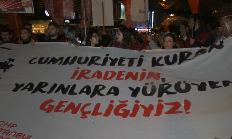 CHP İstanbul İl Başkanı Yüksel, Arnavutköy'de yağışa rağmen yürüyüşe katıldı: Gelişmeler Takip Ediliyor