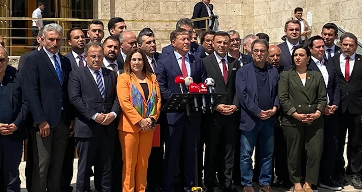 Ayrıntılar Netleşti: CHP'li 72 il başkanından 'kurultay' çağrısı - En Son Haber: Gelişmeler Takip Ediliyor