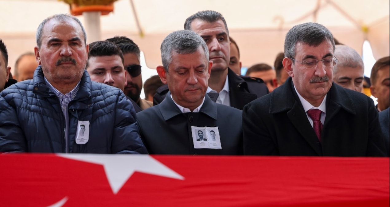 Kritik Açıklama: CHP lideri Özel Katar şehitlerinin cenazesine katıldı - Son Dakika Haberleri