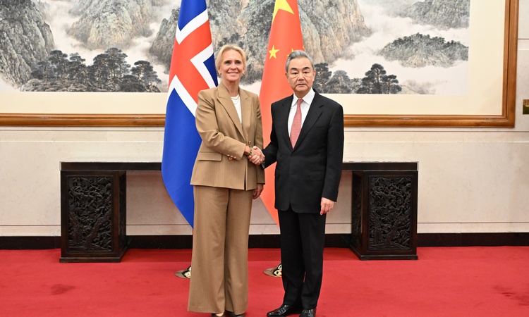 Çin Dışişleri Bakanı Wang Yi, Beijing'de İzlanda mevkidaşıyla 55. yıl görüşmesi yaptı: Gelişmeler Takip Ediliy