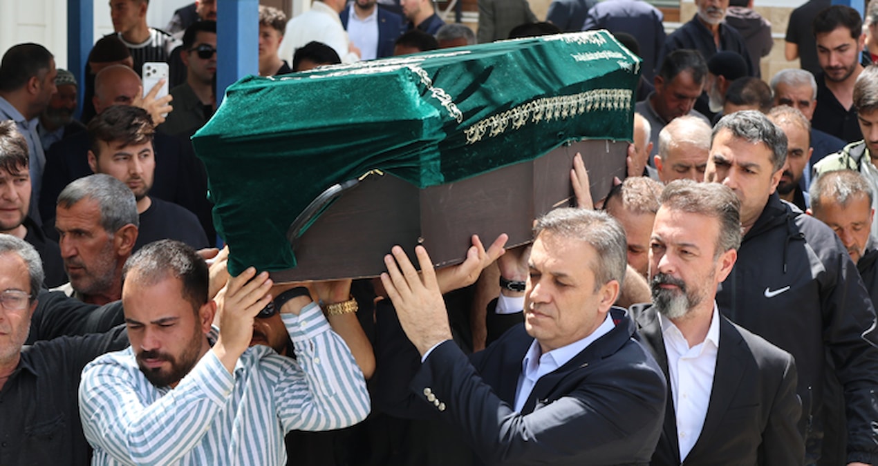Cinayete kurban giden Kübra Yapıcı son yolculuğuna uğurlandı - Son Dakika: Gelişmeler Takip Ediliyor