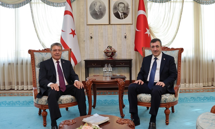 Cumhurbaşkanı Yardımcısı Yılmaz, KKTC Başbakanı Üstel'le Ankara'da bir araya geldi ve Merak Edilenler