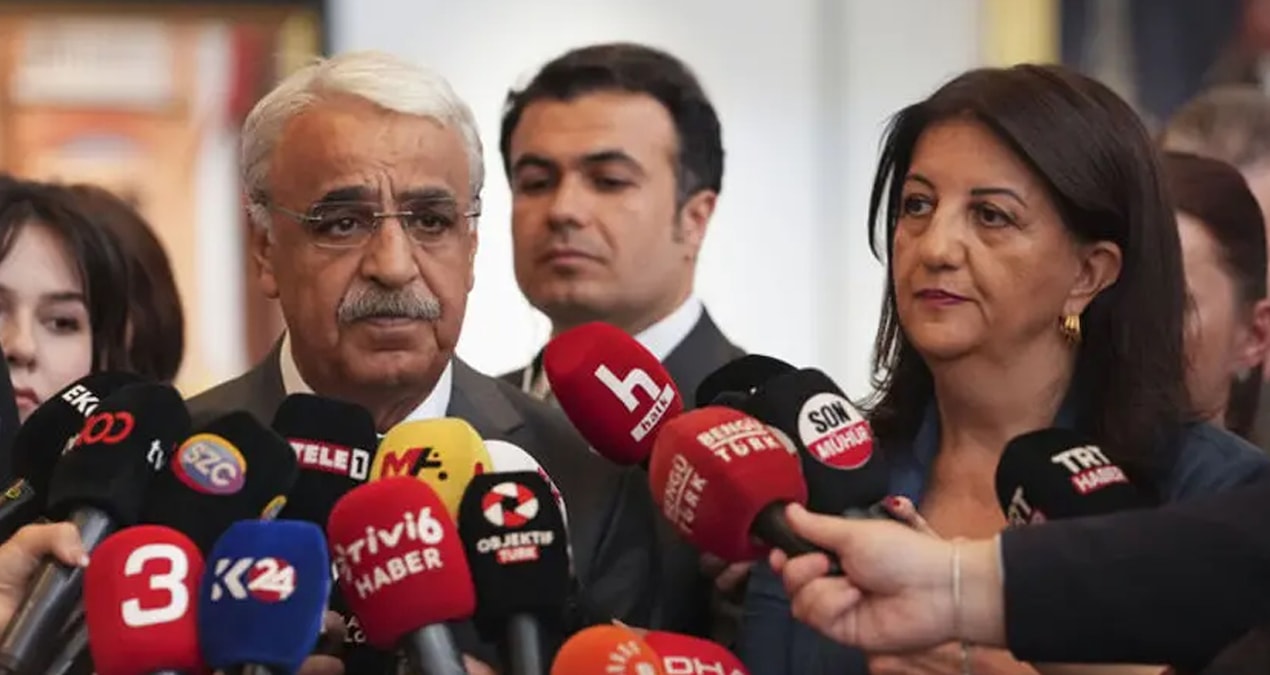 Kritik Açıklama: DEM Parti heyeti İmralı'ya gitti: Gündemde yasal süreç var - Son Dakika Haberleri: Gelişmeler
