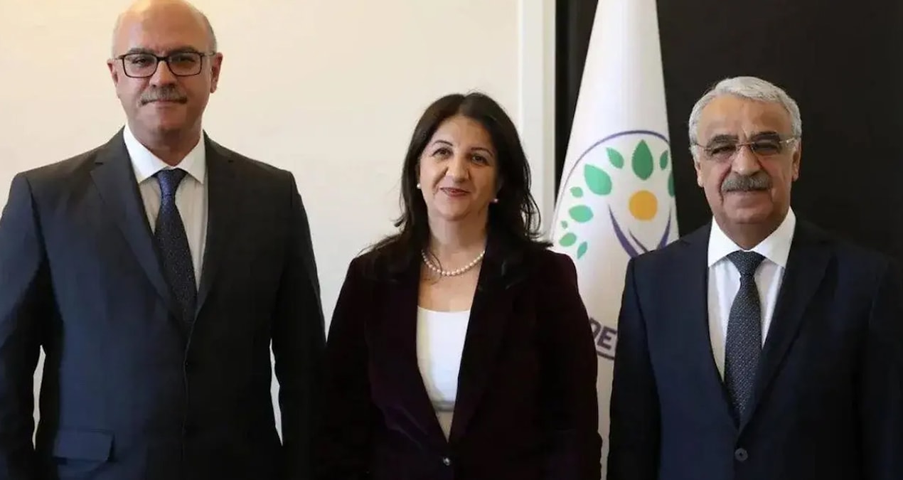 Gündemden Son Bilgiler: DEM Parti İmralı Heyeti, İmralı'dan döndü - En Son Haber ve Merak Edilenler