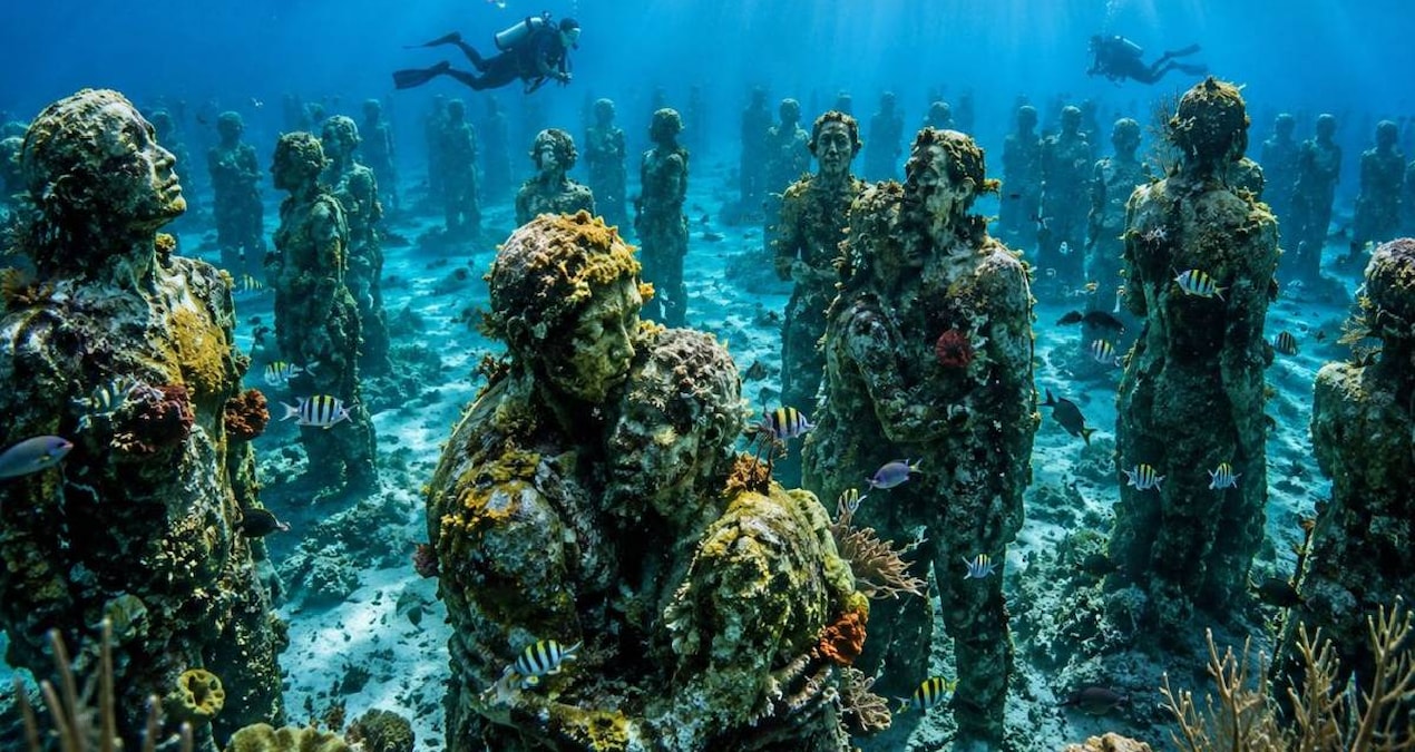 Hundreds of 'living' statues found under the sea - Last Minute