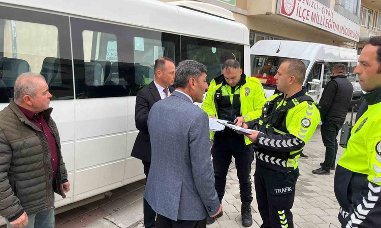 Denizli Çivril'de öğrenci servisleri denetlendi, güvenlik ekipmanları kontrol edildi | İşte Tüm Ayrıntılar