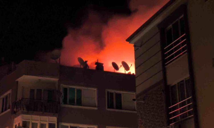 Denizli man climbing burning roof with hose causes alarm.