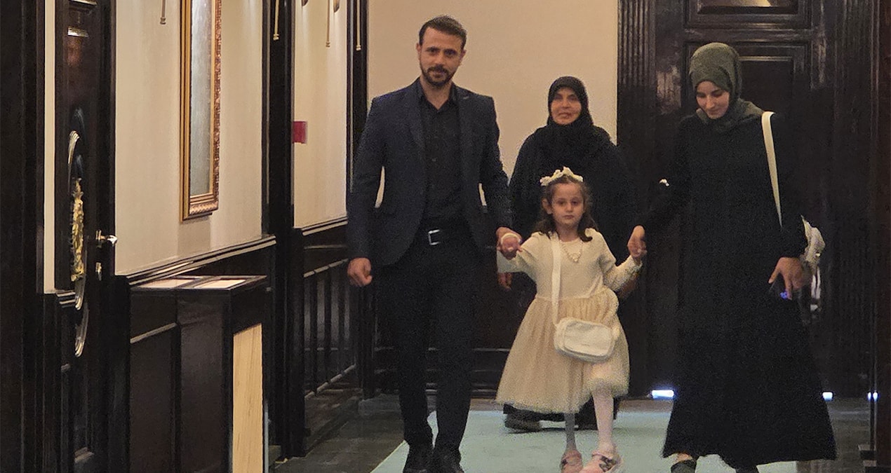 Gündemden Son Bilgiler: Depremzede Zeynep, protez bacağıyla hayata tutundu - Son Dakika: Gelişmeler Takip Edil