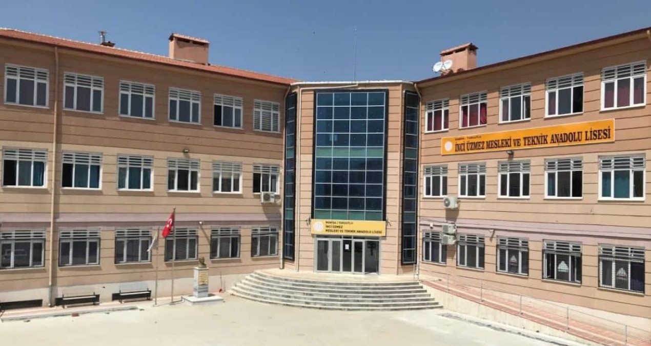 Derste Atatürk'e hakaret eden öğretmen tahliye edildi! - En Son Haber ve Merak Edilenler