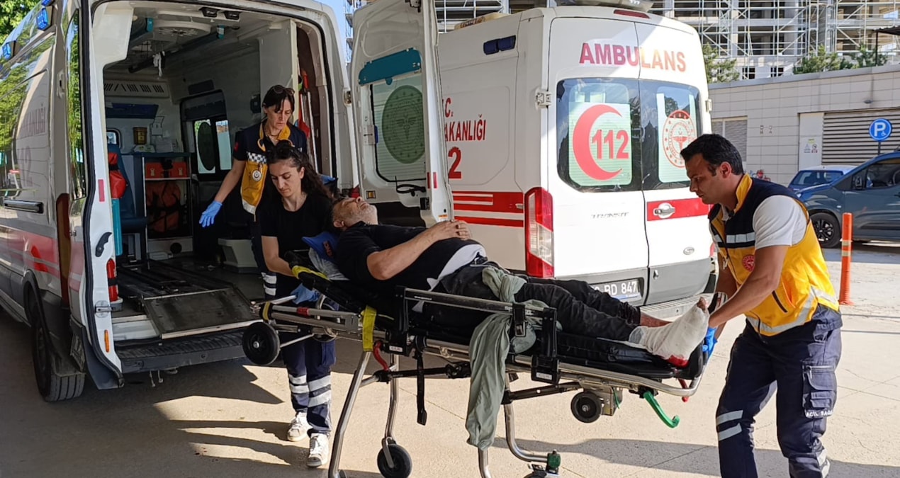 Devrilen makinenin altında kalan işçi yaralandı - Son Dakika Haberleri - Son Dakika Bilgileri
