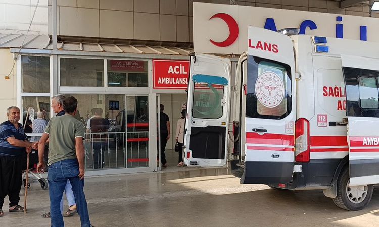 Kritik Açıklama: Devrilen traktörün altında kalan muhtar ağır yaralandı - Haberleri: Gelişmeler Takip Ediliyor