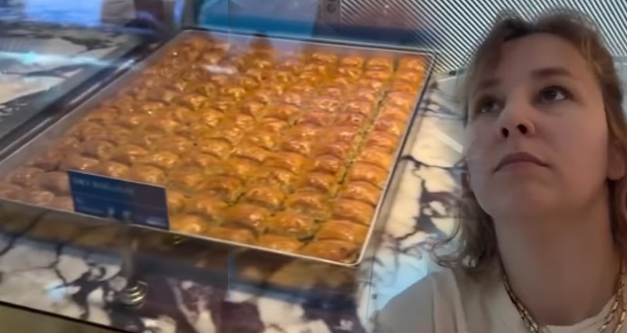 Bir dilim baklava 427 liraya satılınca, şoke olup kamerasına sarıldı - Son Dakika